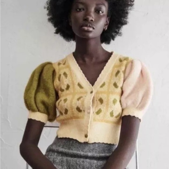 Zara Sweaters - NWT ZARA Floral Knit Jacquard Cropped Cardigan - S